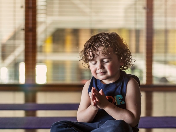 Zonnegroet in de Kidsclub